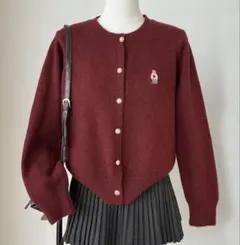バーガンディ ニットカーディガン クマ刺繍