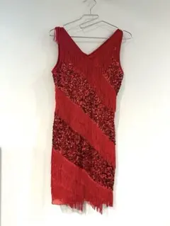 赤いフリンジスパンコールドレス