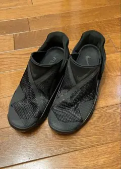 オールブラック スニーカー