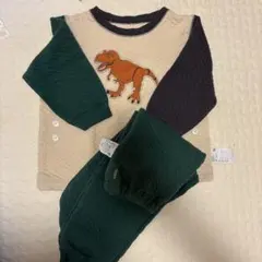ユニクロ キルト パジャマ アニア ティラノサウルス 1を