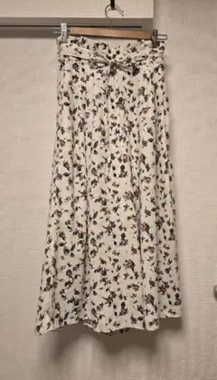 ローリーズファーム　花柄クリーム色ワイドパンツ