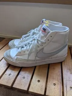 NIKE ブレーザー MID ホワイト ハイカットスニーカー25のサムネイル