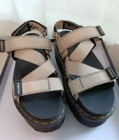 Dr.Martens KIMBER II 厚底 サンダル グレー 白 黒 24㎝ - メルカリ