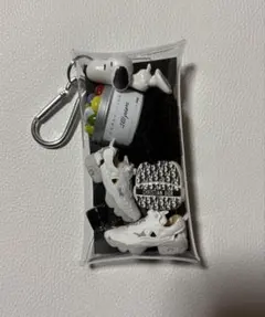 ガチャ詰めポーチ.DEAN &DELUCA リーボック.SNOOPYモノトーン系