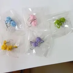 カラフル花結びピアス、1色ずつ個別 販売、釈迦結び という結び方です