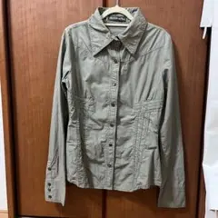 くびれ　シャツ　カーキ　緑のサムネイル