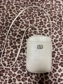 完売‼️ GYDA ベージュショルダーバッグのサムネイル