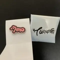 twice モモ ピンバッジ
