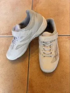 ASICS ホワイト スニーカー