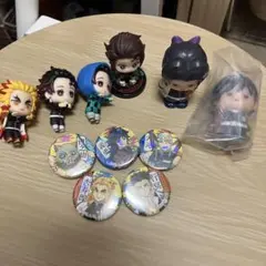 鬼滅の刃　フィギュア＆缶バッジ　セット