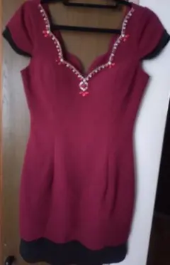 ビジュー付きワインレッドドレス