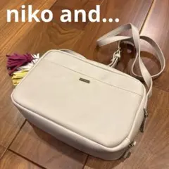 【美品】ニコアンド　お財布ショルダーバッグ　スクエア　タッセル　シンプル