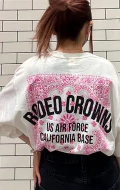 ロデオクラウンズ　バンダナプリントTシャツ
