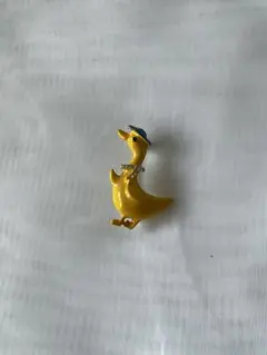 イエローブローチ アヒルデザイン