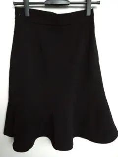 ブラック フレア膝丈スカート