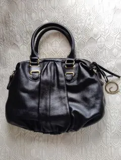 レザー　ハンドバッグ ブラック　黒　本革　牛革　ファスナーあり　チャーム付き