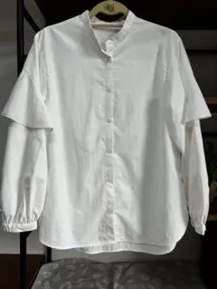 ホワイト フリル付き長袖シャツ