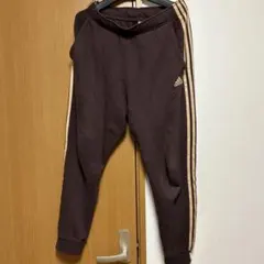 アディダス エッセンシャルズ　フレンチテリー テーパード カフ ロゴパンツ