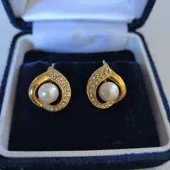 パールクリスタルゴールドトーンピアス