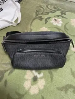 激安⭐︎男女兼用美品★2回使用のみ★マイケルコースボディーバッグ