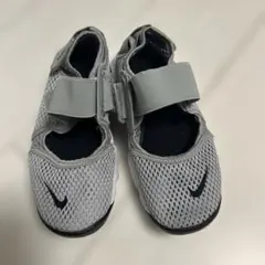 Nike キッズ スニーカー グレー　エアリフト　23センチ
