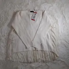 タグ付き新品　大きめM　プリーツドッキング　ニットプルオーバー　白　クルーネック