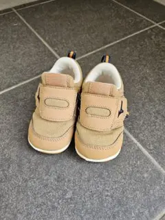 【美品】キッズ用スニーカー　13.5cm　ミズノ　ベージュ