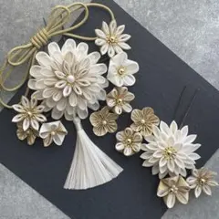 白金髪飾り　つまみ細工髪飾り　振袖髪飾り