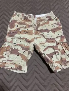 adidas 迷彩カーゴショートパンツ