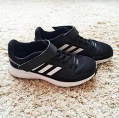 adidasキッズ スニーカー21.5㎝ブラック アディダス