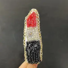 ハンドメイド 口紅　ブローチ　ビーズ刺繍