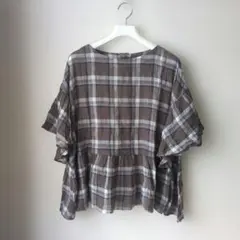 美品　ブラウン系チェック フリル袖ペプラム半袖ブラウス　Ｍ〜L ハーモニカのサムネイル