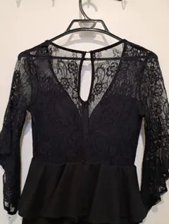 エレガントなブラックレースドレス