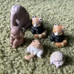 ガチャガチャ　座る動物たち　フィギュア