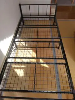 スチール製シングルベッドフレーム ブラック