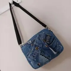 リメイクデニム　ショルダーバッグ 　ジーンズ風 アレンジ　刺繍　ハンドメイド