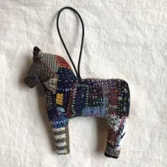 刺し子馬型オーナメント(左向06) 古布リメイク　午年　ダーラナホース風