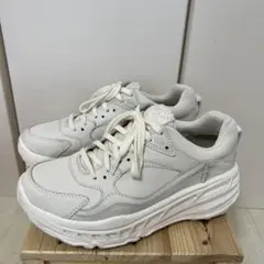 UGG 厚底レザー ホワイトスニーカー
