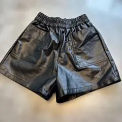 レザーショートパンツ