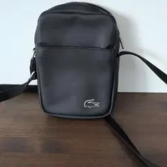 LACOSTE ブラック ショルダーバッグ