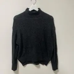 ダークグレー タートルネック ニット