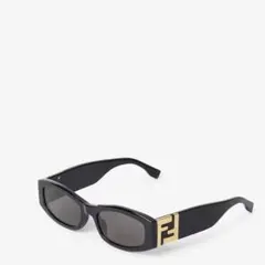 FENDI サングラス ブラック ゴールドロゴのサムネイル