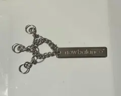 new balance プレート型キーホルダー