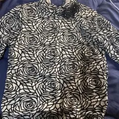 花のコサージュ♡ハイネックTシャツのサムネイル