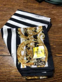 FENDI ハンカチ 黒白金