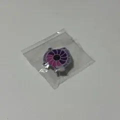 不破湊 1stlive カプセルトイ ふわっちクルーラー ピンバッジ 不破湊 1st LIVE】カプセルトイ｜にじさんじオフィシャルストア