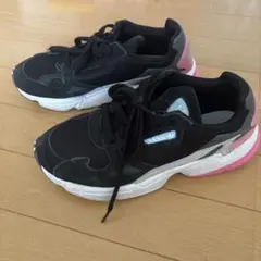 adidas アディダス　ファルコン　レディーススニーカー　24.5㎝