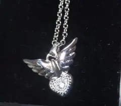 翼のハート型ペンダントネックレス