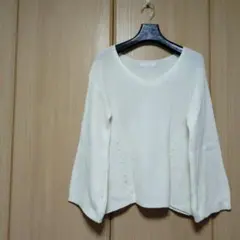 CECIL McBEE アイボリー Vネックニット