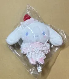 サンリオ シナモロール いちごホイップケーキ　バッグチャームキーホルダー
